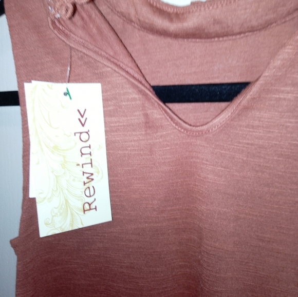 NWT/color: clay pot/ Brand: Rewind/ Lace front sleeveless top - Picture 3 of 10